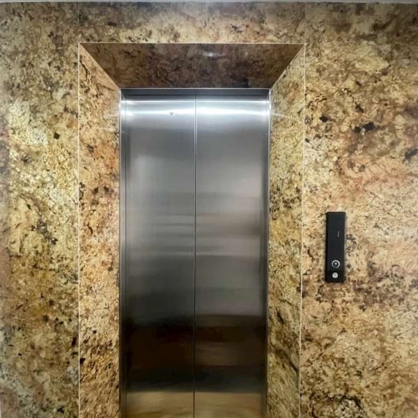 Đá granite sử dụng cho ốp mặt tiền thang máy