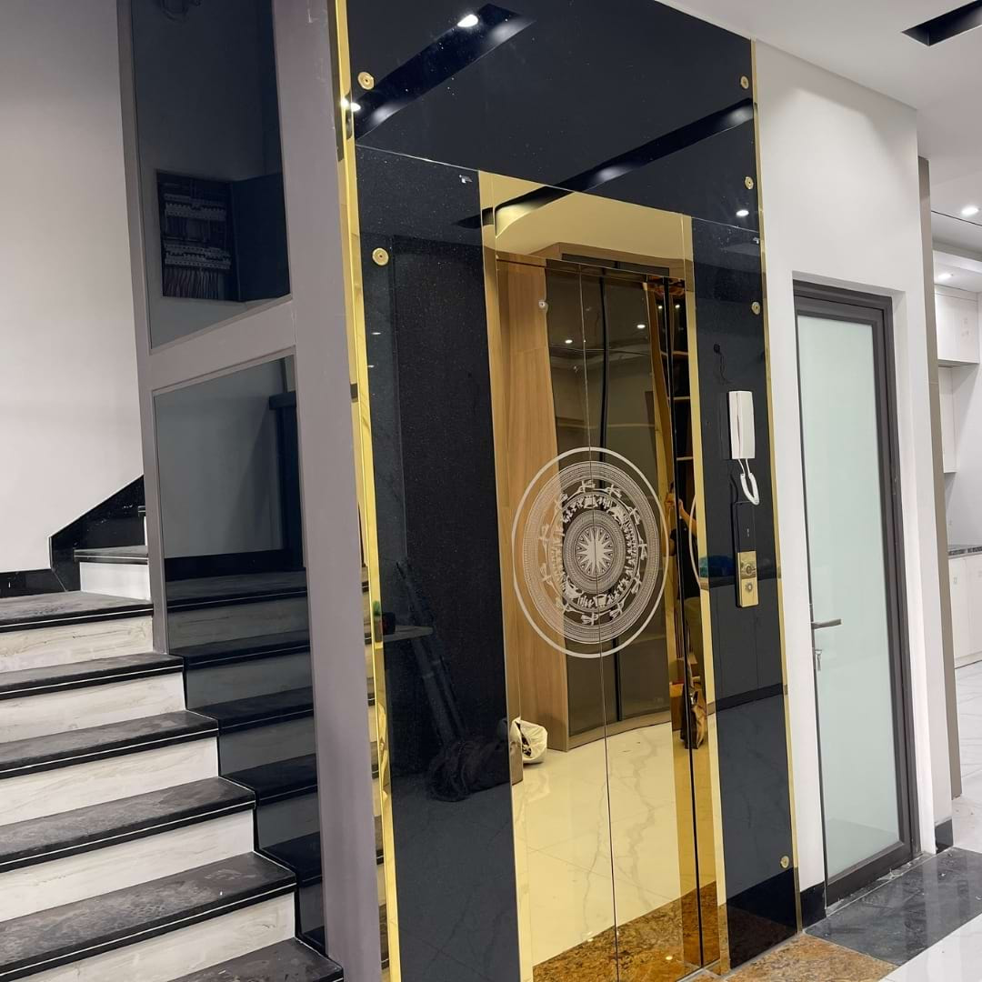 Thang máy sử dụng nội thất hoa văn