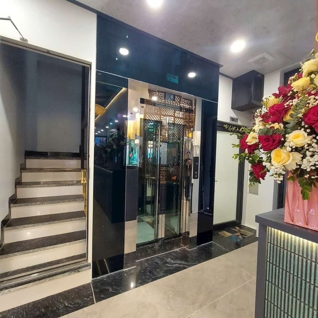 Thang máy kính 450kg