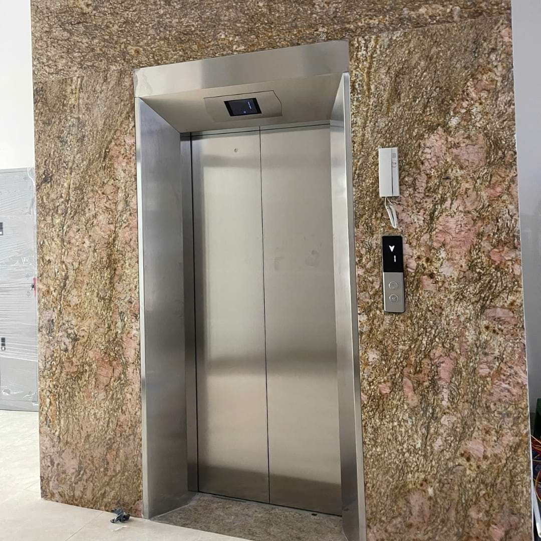 Thang máy 550kg